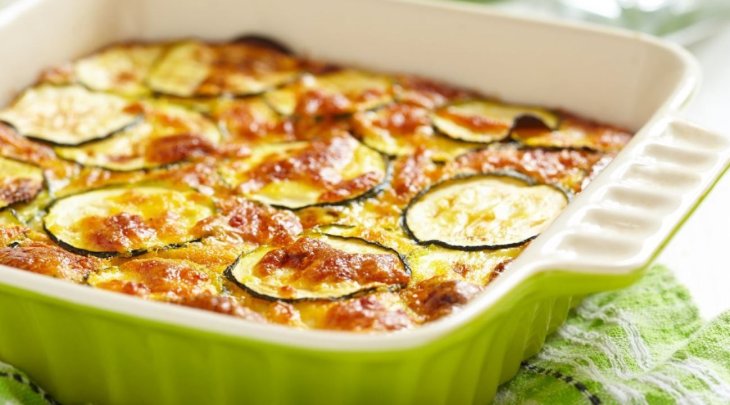 Кабачковый пирог на манер шарлотки из амбарной книги с рецептами