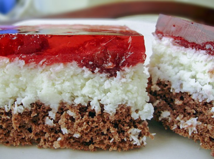 Вишнево-кокосовый пирог