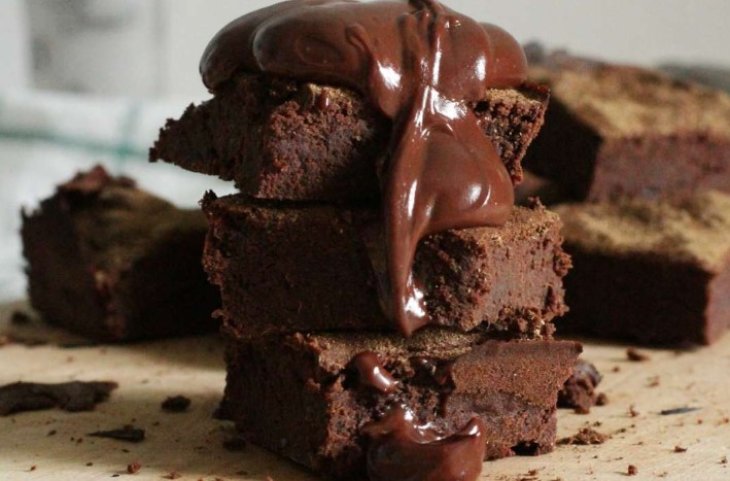 Шоколадный пирог на скорую руку: экономный рецепт невероятно вкусного десерта
