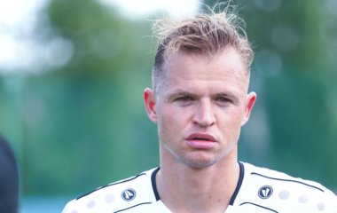 Дмитрий Тарасов устроил пьяный дебош на борту самолета