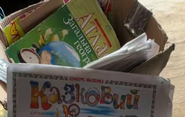 Від старого джойстика до газет: українка показала свій архів 90-х, що розчулив Мережу