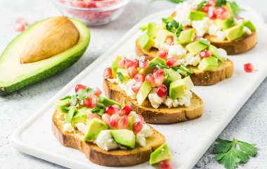 Брускетта с помидорами и авокадо: рецепт легкой и свежей закуски
