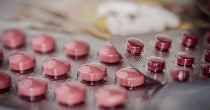 Тисячі людей потрапляють до лікарень через ібупрофен: лікарі попередили про небезпечну помилку