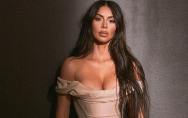 Ким Кардашьян носит бикини с прозрачными брюками (фото)