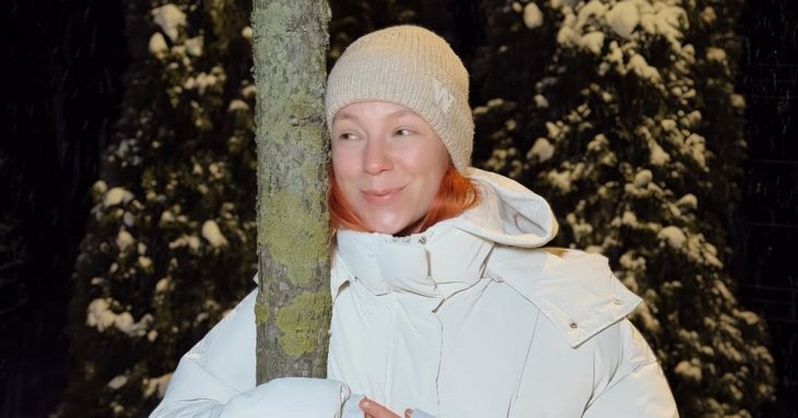 Світлана Тарабарова показала зимові розваги одразу з трьома дітьми на засніженому подвір'ї