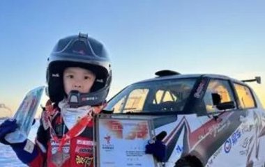 Наймолодший автогонщик у світі отримав ліцензію у 5 років — фото, відео