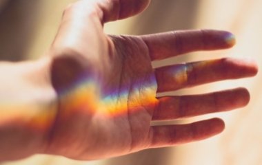 Ознакою високого холестерину назвали незвичайний стан долонь