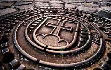 Чому каналізаційні люки круглі: як геометрія допомагає уникнути небезпеки
