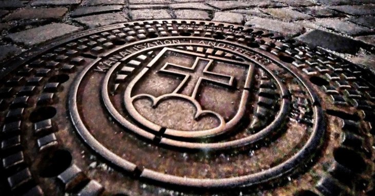 Чому каналізаційні люки круглі: як геометрія допомагає уникнути небезпеки