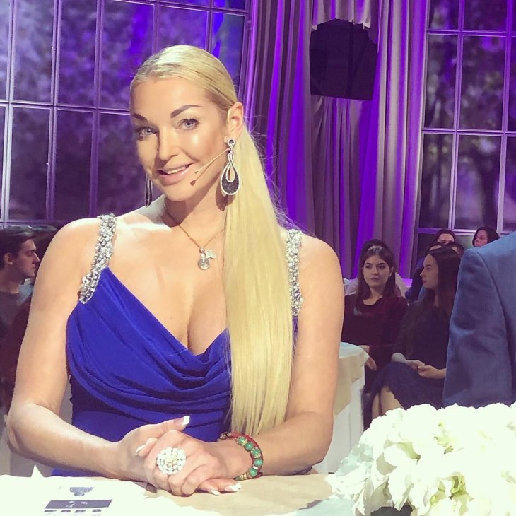 Анастасия Волочкова занимается гимнастикой для лица