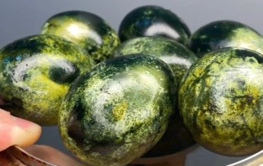 Як зробити Великодні яйця мармуровими: таких точно ні в кого не буде