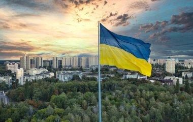 Привітання з Днем Державного Прапора України: в прозі, віршах, листівки українською мовою