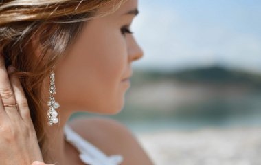 Косметолог розповіла про ризики при проколюванні вух