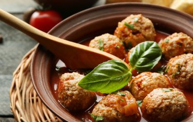 Мясные тефтели для детей: рецепт с рисом и овощами