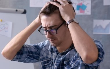 Невролог назвав причину майже 80% головного болю