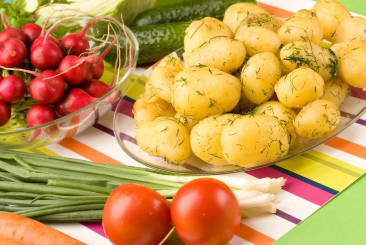 Как вкусно приготовить молодую картошку: 3 невероятных рецепта