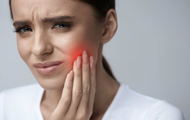 Четыре лайфхака, которые помогут справиться с зубной болью