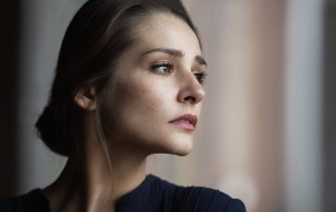 Глафира Тарханова рассказала о любви к брючным костюмам