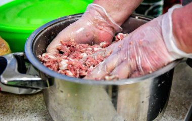 Лікар перерахувала непридатні для вживання з м'ясом продукти