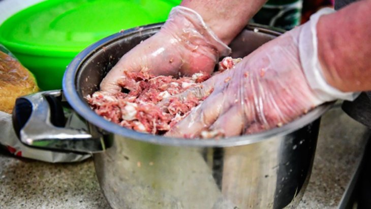 Лікар перерахувала непридатні для вживання з м'ясом продукти