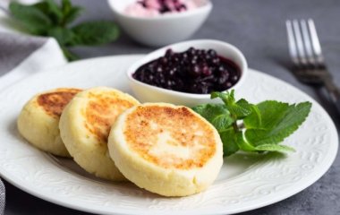 Точно не развалятся: раскрываем секрет приготовления румяных и крепких сырников