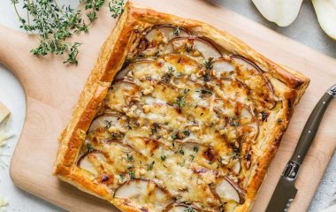 Быстрый и особый вариант десерта: рецепт пирога с камамбером