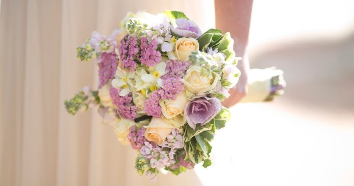 Родичка під час весілля облила наречену чорною фарбою: вона шокувала причиною свого вчинку (фото)