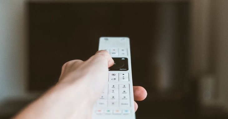 USB-порт у телевізорі: для чого він потрібен і як підключити смартфон через нього