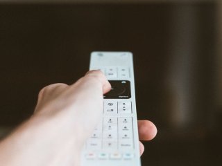 USB-порт у телевізорі: для чого він потрібен і як підключити смартфон через нього