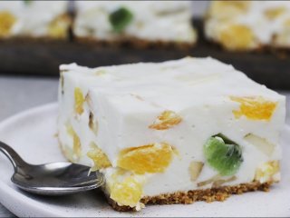 Торт без випічки з фруктами