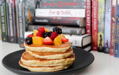 Полезный завтрак для всей семьи: рецепт оладьев с яблоком и бананом