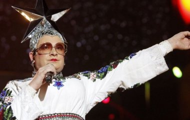 «Батько наш – Бандера» прямо со сцены: эпатажная Верка Сердючка напомнила о себе украинским хитом