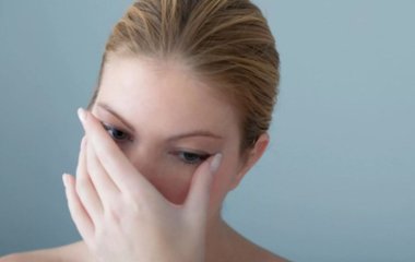 Симптоми дефіциту B12: можна помітити зміни у трьох частинах тіла