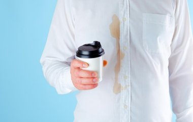 Не залишиться і сліду: названо лайфхак, як забрати пляму від кави