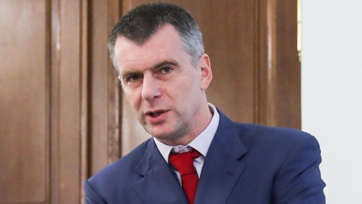 Миллиардер Михаил Прохоров доставлен в больницу, так как едва не отрубил себе ногу топором