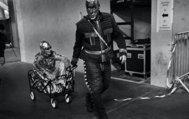 Тилль Линдеманн показал провокационный клип, снятый россиянами в цирке