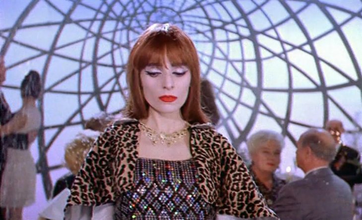 Жанна Агузарова испугала фанатов перекроенным лицом