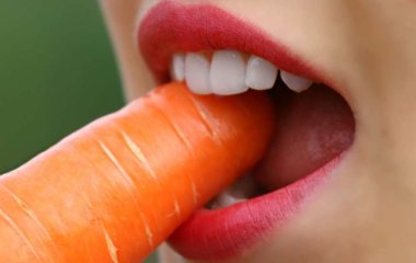 Стоматологи назвали три продукта, которые помогут защитить зубы