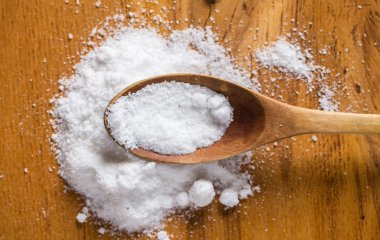 Названі продукти харчування, які містять багато солі