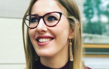 Ксения Собчак в эффектном наряде блистала на презентации свадебной коллекции