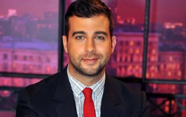 Иван Ургант поделился новыми фотографиями жены и дочерей