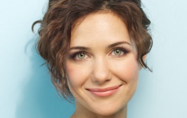 Екатерина Климова в купальнике снялась на руках у 14-летнего сына