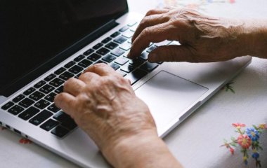 Чому на руках виступають вени? Головні причини та ознаки варикозу