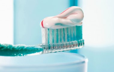Как освежить обои с помощью зубной пасты: простой лайфхак
