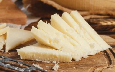 Никогда не покупайте его: назван самый вредный сыр