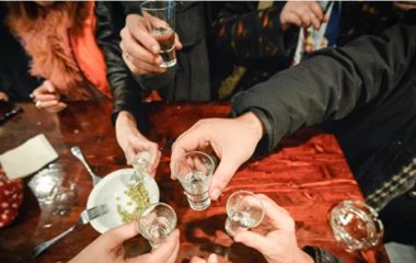 Вчені відкрили п'ять сотень генів, пов'язаних з алкоголізмом та курінням