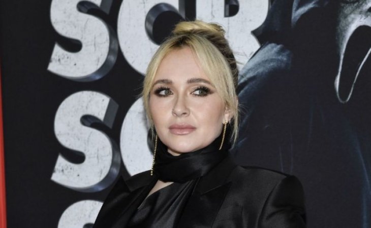 Экс-невеста Кличко Хайден Панеттьери рассказала, как помогает украинским военным, что на передовой