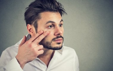 Як справлятися з набряками особи: причини та рішення