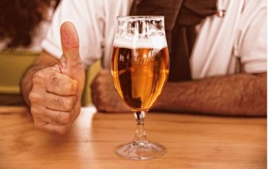 Ученые назвали алкогольный напиток, который помогает при головной боли
