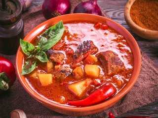 Традиційний суп-гуляш: як приготувати популярну страву угорської кухні